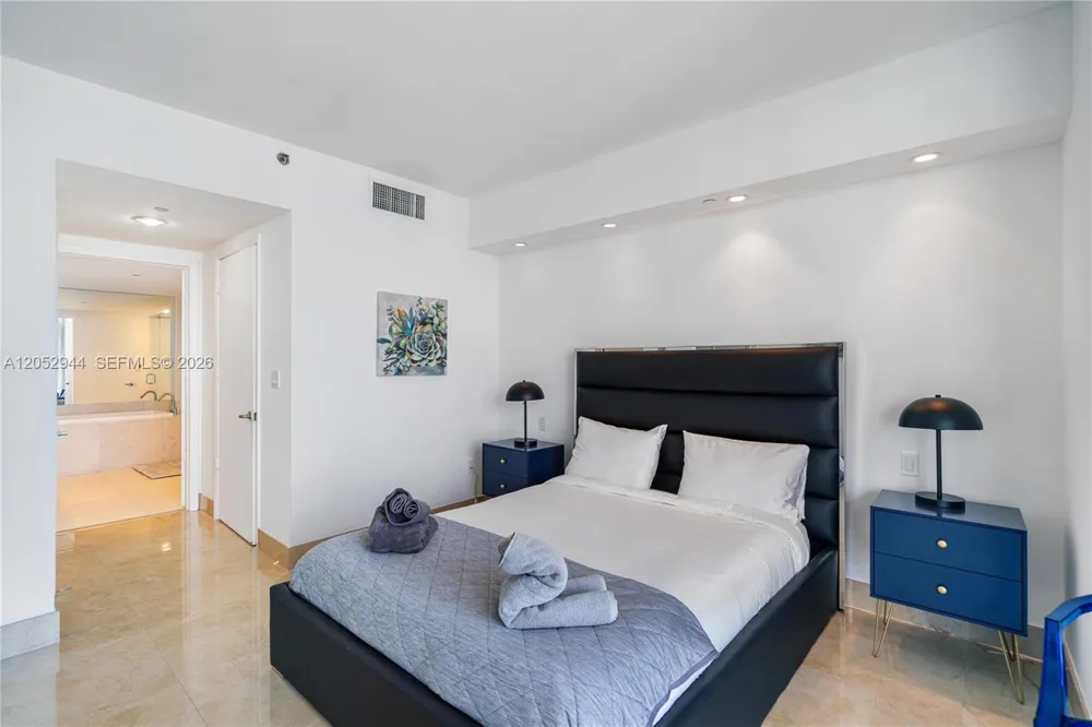 495 Brickell #5705 Miami, FL 33131