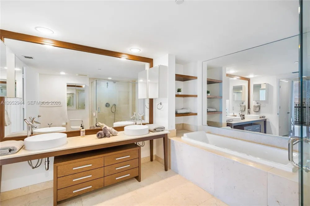 495 Brickell #5705 Miami, FL 33131