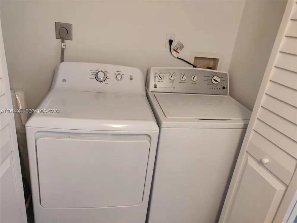 19901 E Country Club Dr #2401 Aventura, FL 33180