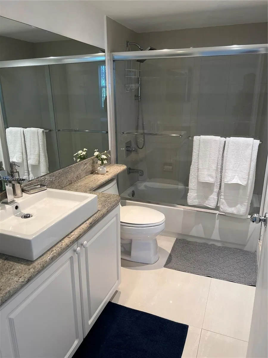19901 E Country Club Dr #2401 Aventura, FL 33180