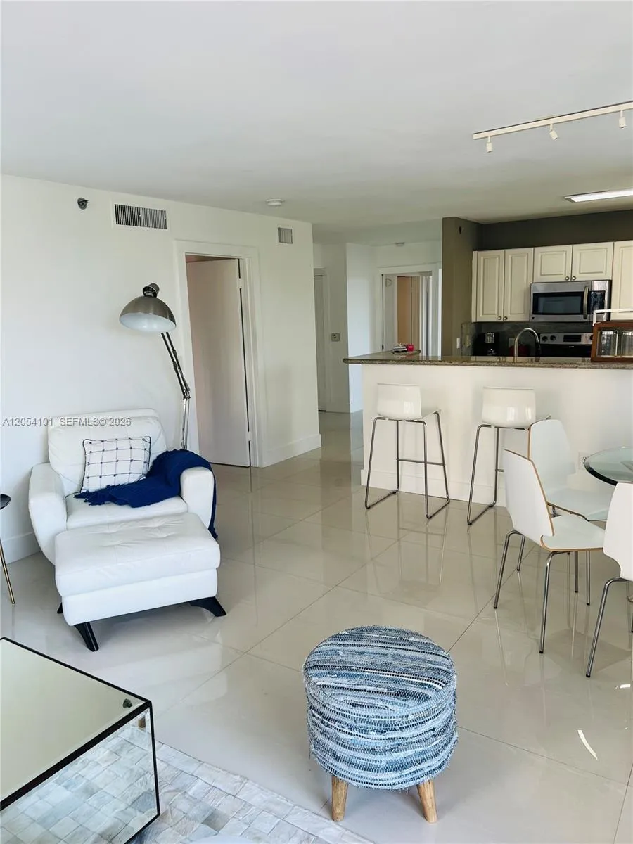 19901 E Country Club Dr #2401 Aventura, FL 33180