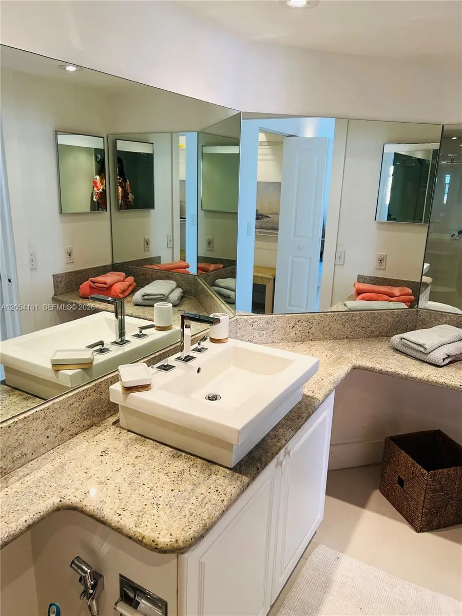 19901 E Country Club Dr #2401 Aventura, FL 33180
