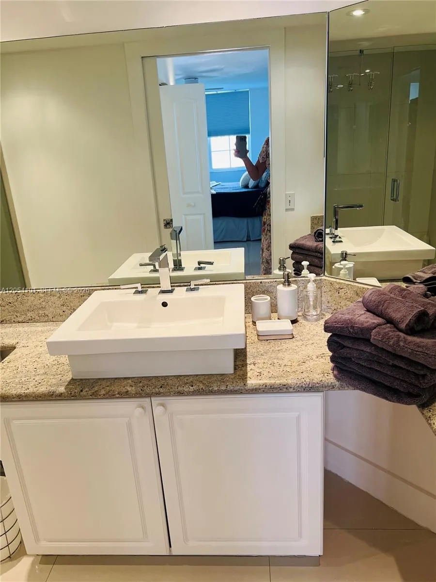 19901 E Country Club Dr #2401 Aventura, FL 33180