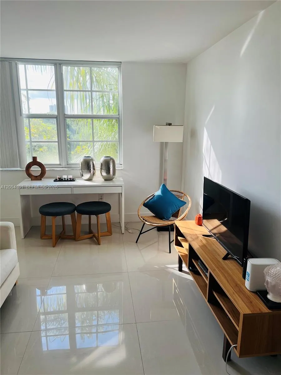 19901 E Country Club Dr #2401 Aventura, FL 33180