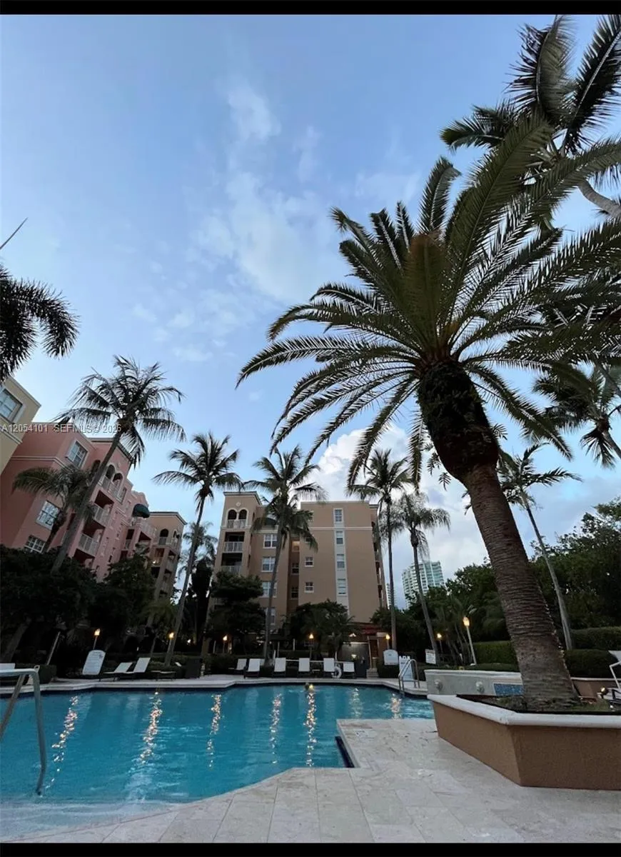 19901 E Country Club Dr #2401 Aventura, FL 33180