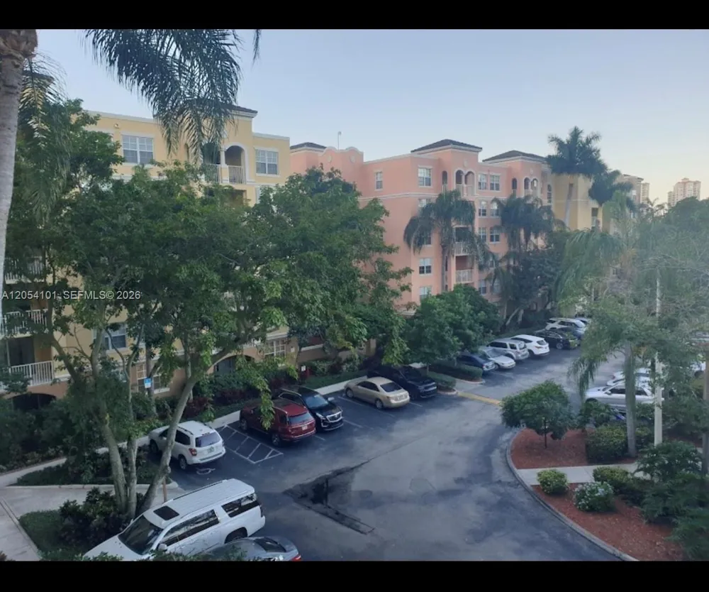 19901 E Country Club Dr #2401 Aventura, FL 33180