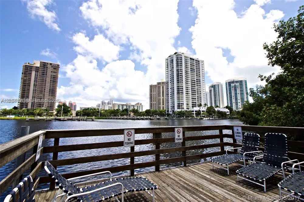 19901 E Country Club Dr #2401 Aventura, FL 33180