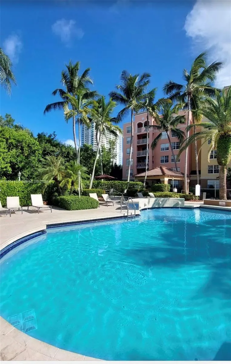 19901 E Country Club Dr #2401 Aventura, FL 33180