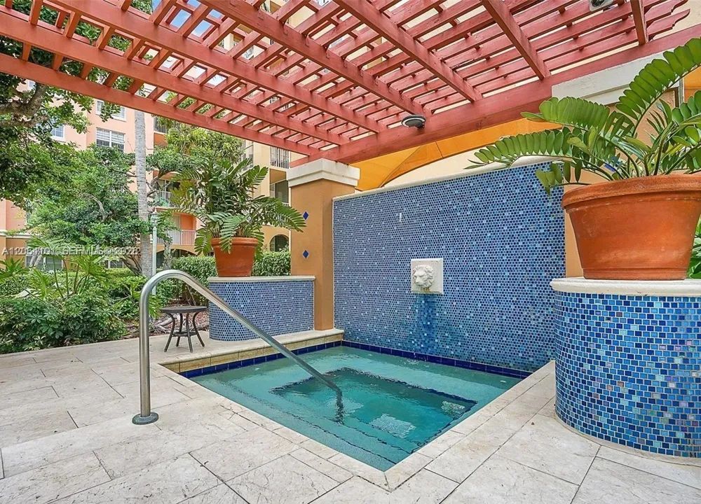 19901 E Country Club Dr #2401 Aventura, FL 33180