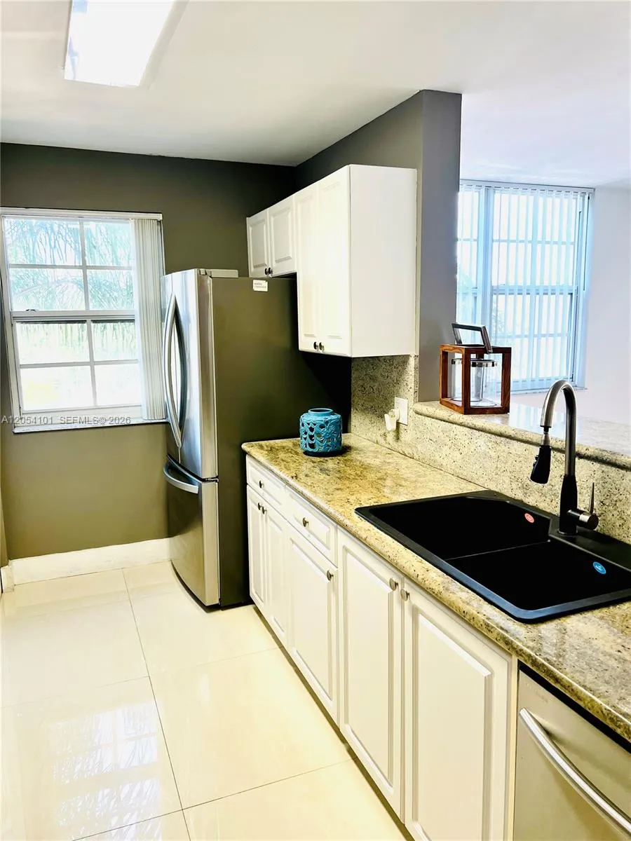 19901 E Country Club Dr #2401 Aventura, FL 33180