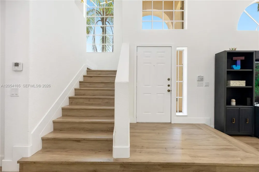 524 Water Pt Weston, FL 33326