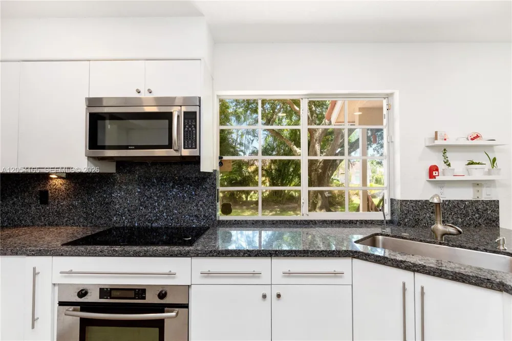 524 Water Pt Weston, FL 33326