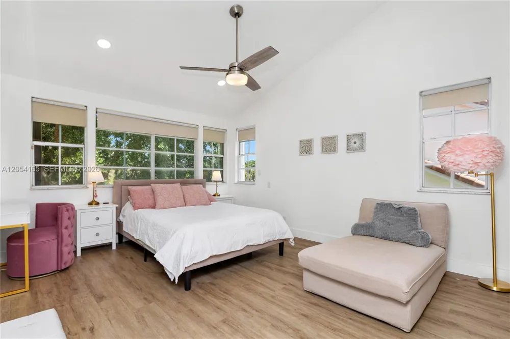 524 Water Pt Weston, FL 33326