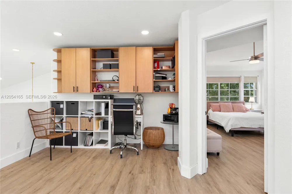 524 Water Pt Weston, FL 33326