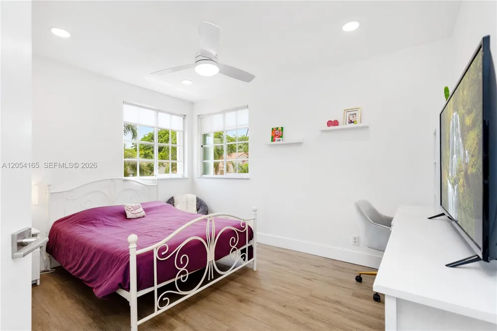 524 Water Pt Weston, FL 33326