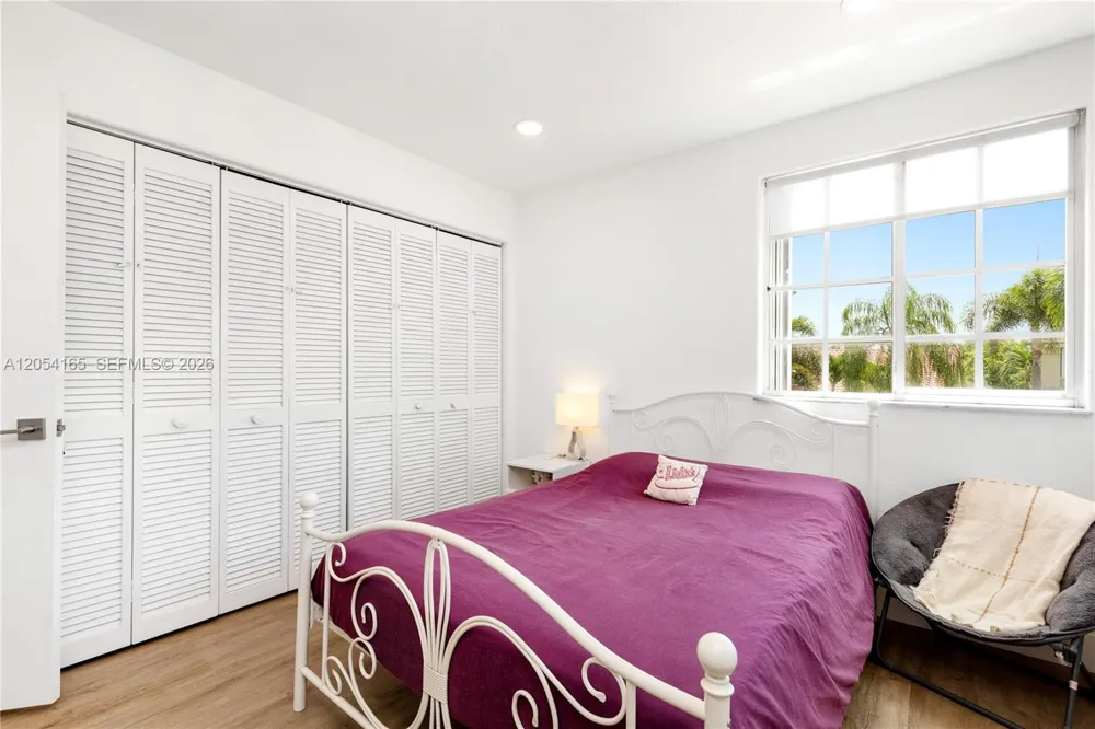 524 Water Pt Weston, FL 33326