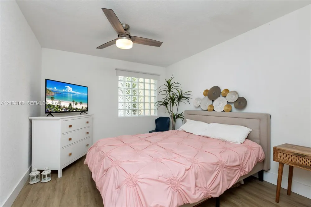 524 Water Pt Weston, FL 33326