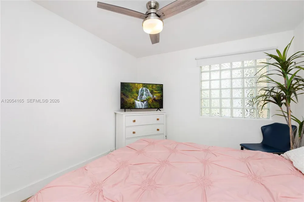 524 Water Pt Weston, FL 33326