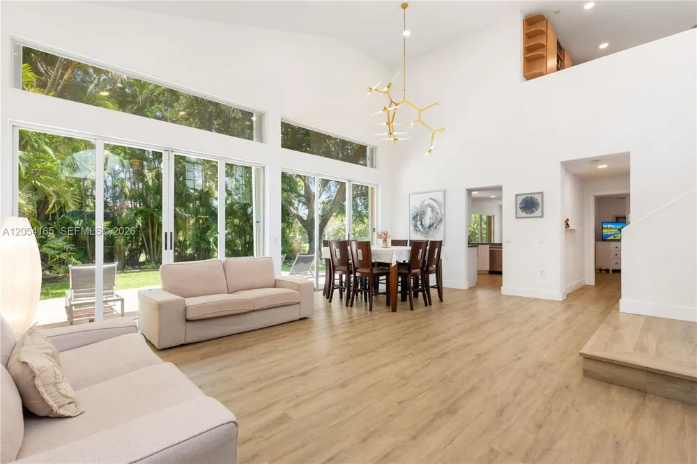 524 Water Pt Weston, FL 33326