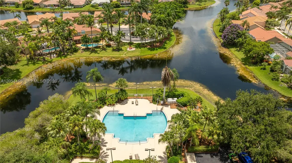 524 Water Pt Weston, FL 33326