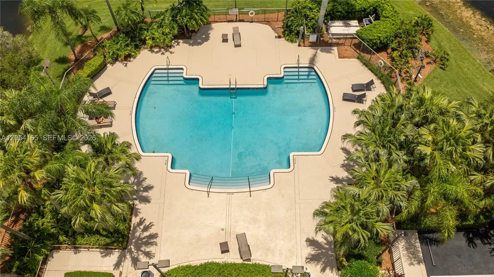 524 Water Pt Weston, FL 33326