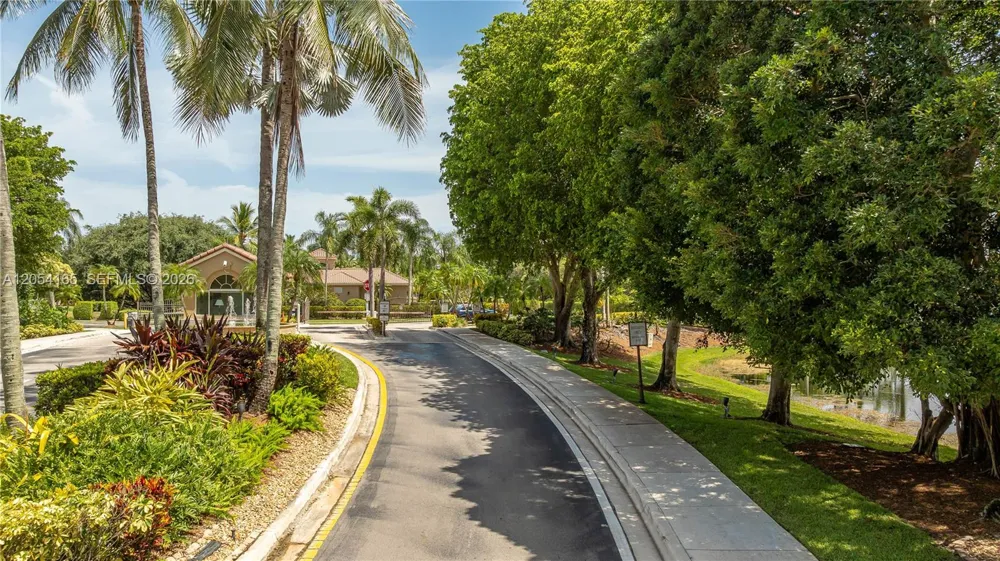 524 Water Pt Weston, FL 33326
