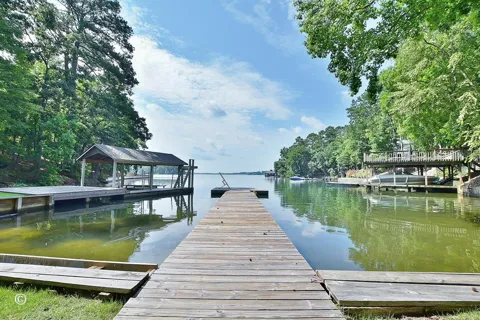 233 Pinetree Road