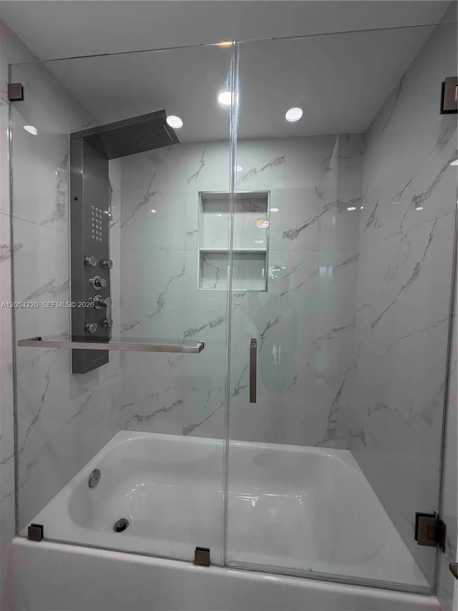 500 Bayview Dr #232 Sunny Isles Beach, FL 33160