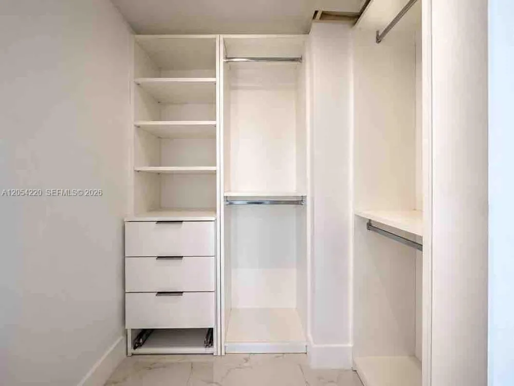 500 Bayview Dr #232 Sunny Isles Beach, FL 33160