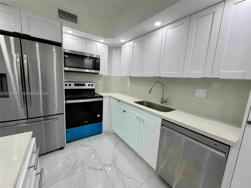 500 Bayview Dr #232 Sunny Isles Beach, FL 33160