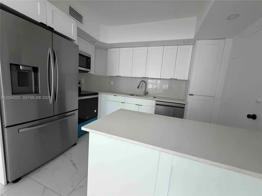 500 Bayview Dr #232 Sunny Isles Beach, FL 33160