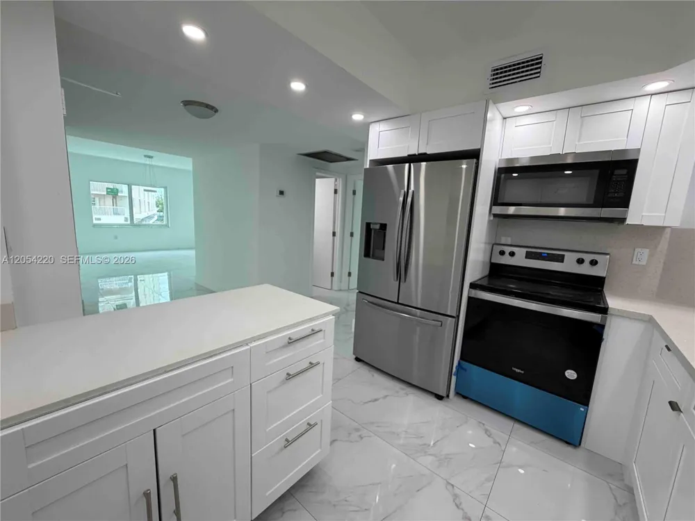 500 Bayview Dr #232 Sunny Isles Beach, FL 33160