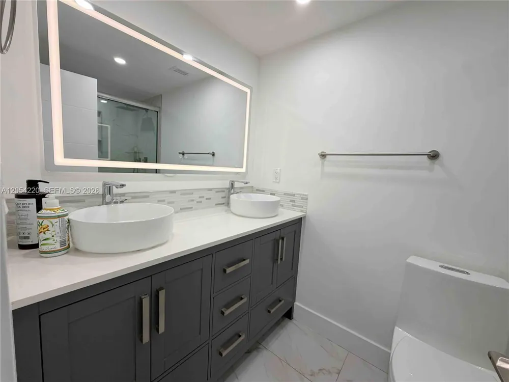 500 Bayview Dr #232 Sunny Isles Beach, FL 33160