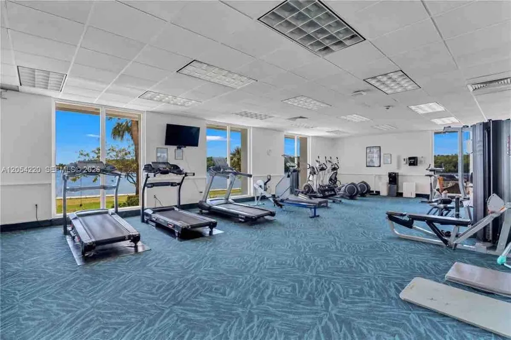 500 Bayview Dr #232 Sunny Isles Beach, FL 33160
