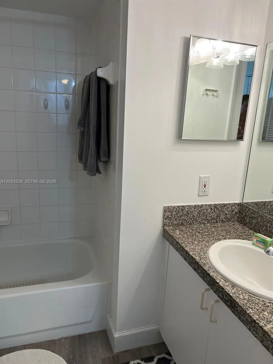 19901 E Country Club Dr #2207 Aventura, FL 33180