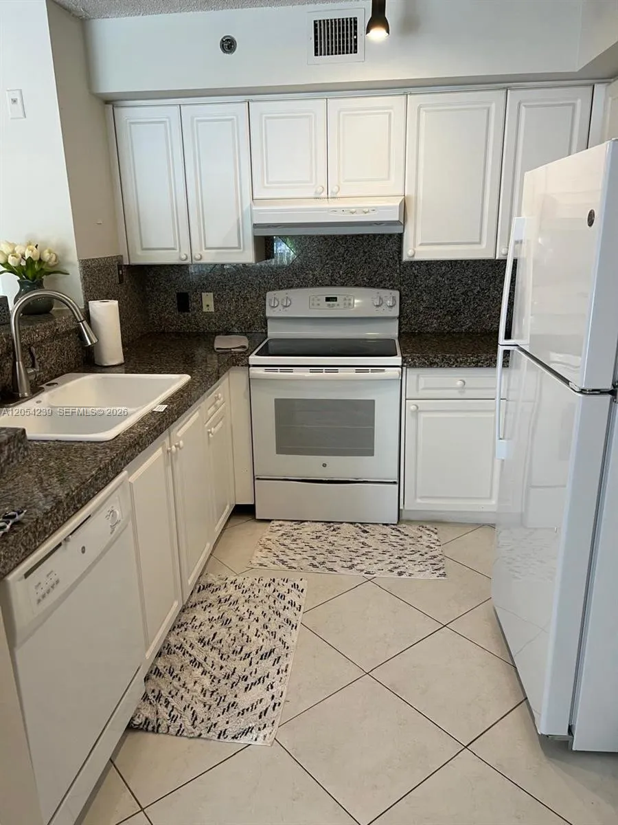 19901 E Country Club Dr #2207 Aventura, FL 33180