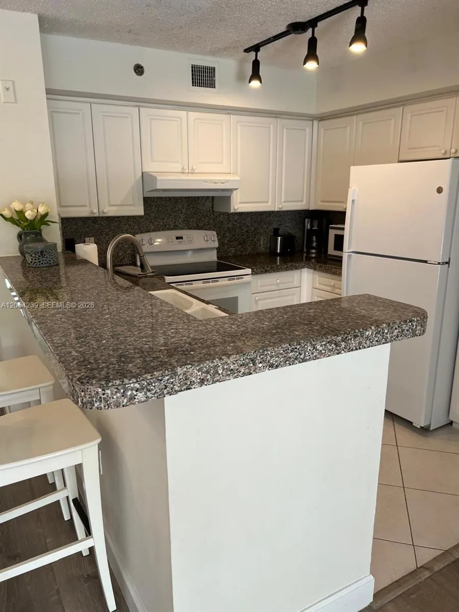 19901 E Country Club Dr #2207 Aventura, FL 33180