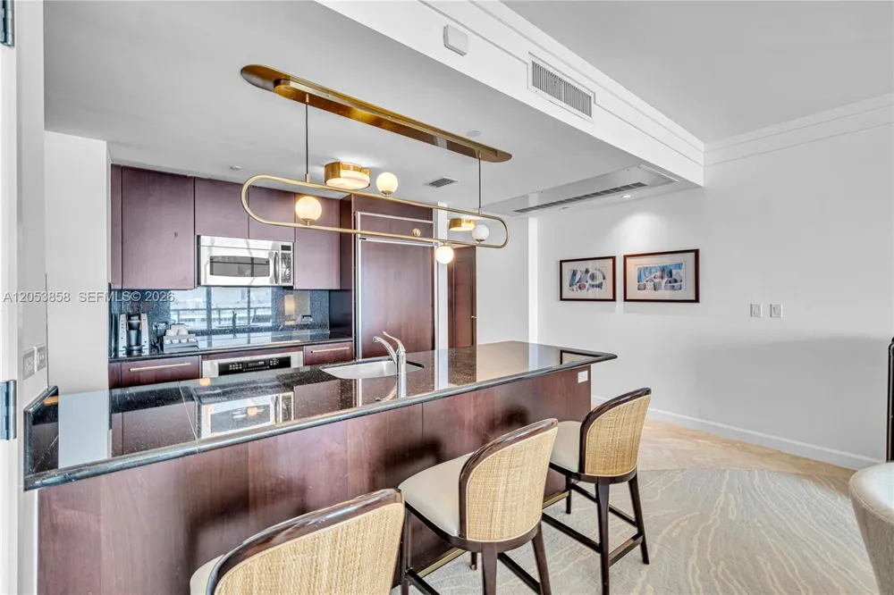 4391 COLLINS AVE #1707 Miami Beach, FL 33140