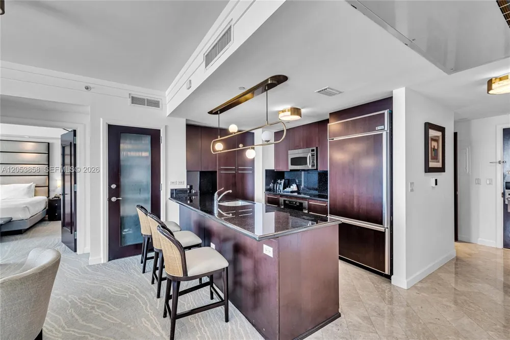 4391 COLLINS AVE #1707 Miami Beach, FL 33140