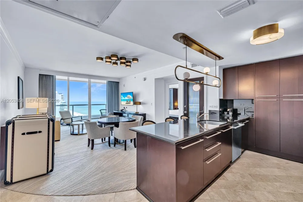 4391 COLLINS AVE #1707 Miami Beach, FL 33140