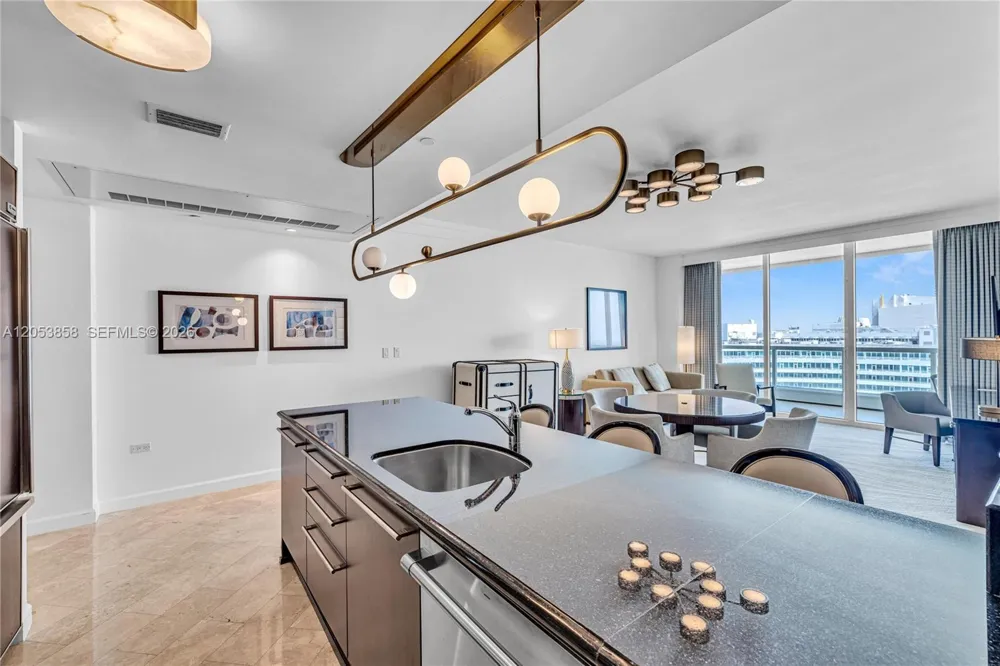 4391 COLLINS AVE #1707 Miami Beach, FL 33140