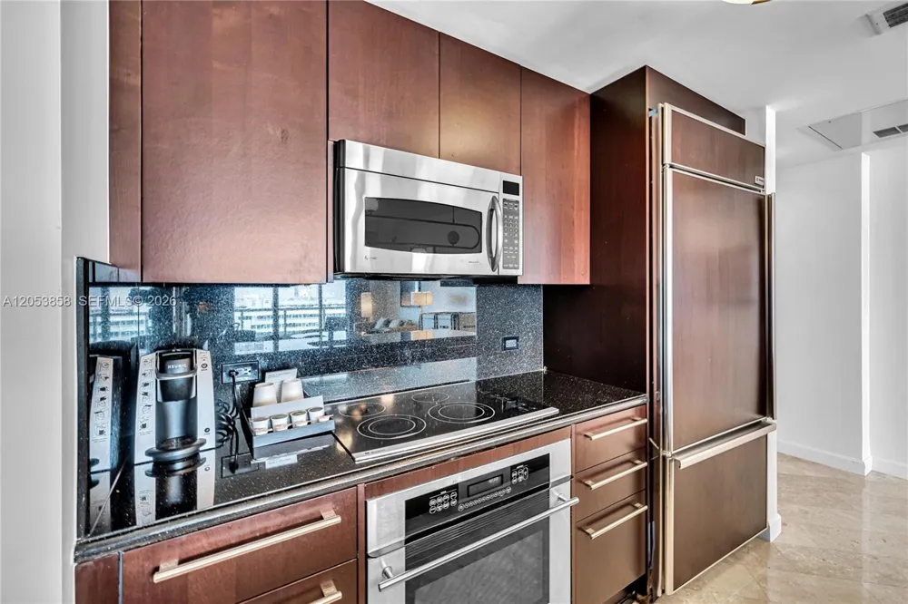 4391 COLLINS AVE #1707 Miami Beach, FL 33140