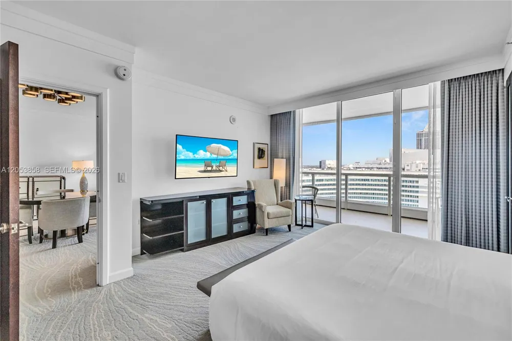 4391 COLLINS AVE #1707 Miami Beach, FL 33140
