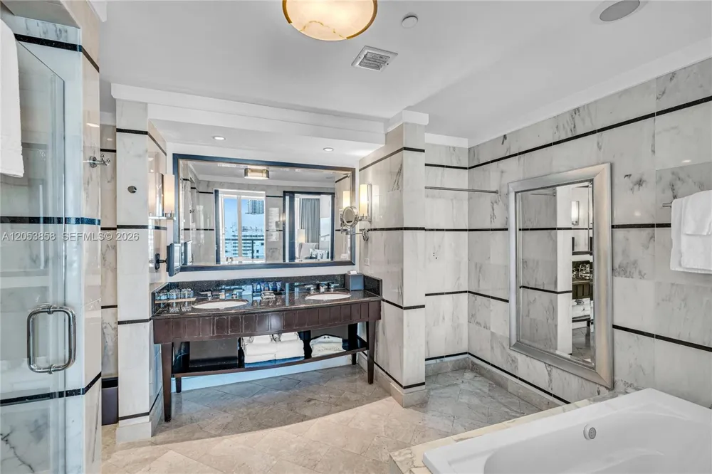 4391 COLLINS AVE #1707 Miami Beach, FL 33140