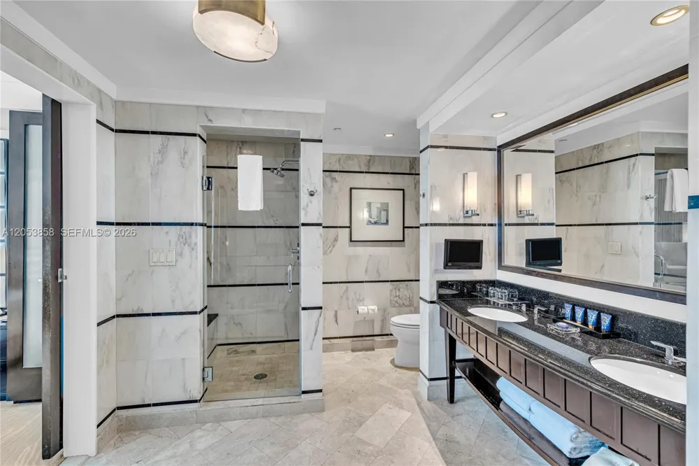 4391 COLLINS AVE #1707 Miami Beach, FL 33140