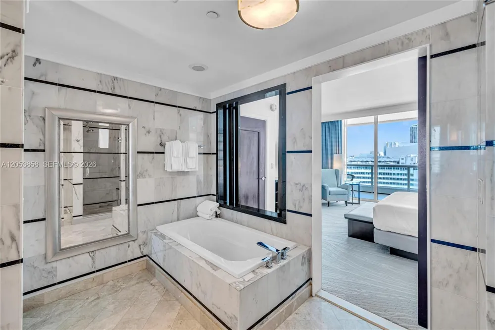 4391 COLLINS AVE #1707 Miami Beach, FL 33140