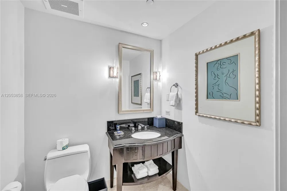4391 COLLINS AVE #1707 Miami Beach, FL 33140