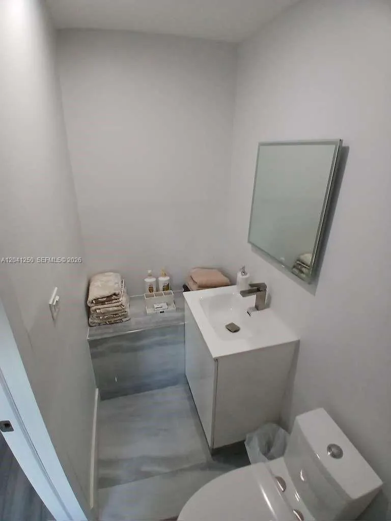 1937 NE 123rd St North Miami, FL 33181