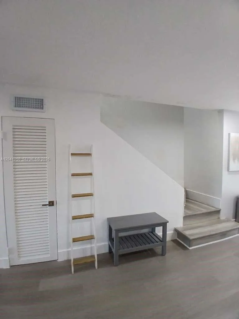 1937 NE 123rd St North Miami, FL 33181