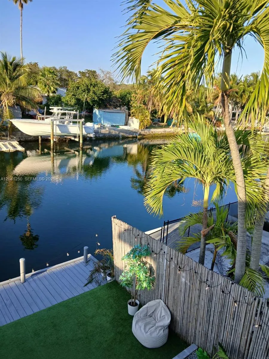 1937 NE 123rd St North Miami, FL 33181